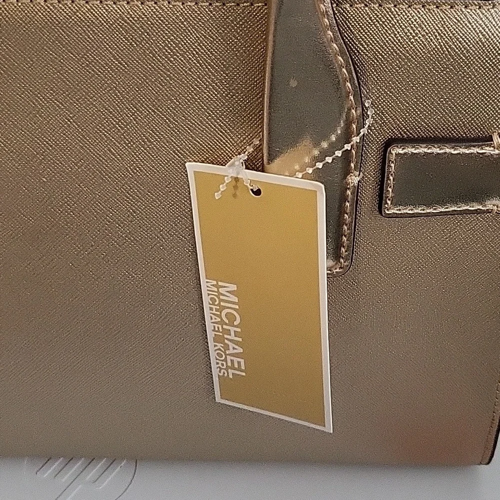 NWT MICHAEL KORS PALE GOLD CARMEN SATCHEL - Picture 11 of 14